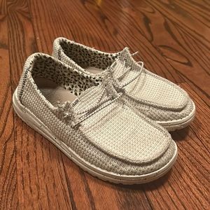 Girls size 1 hey dudes